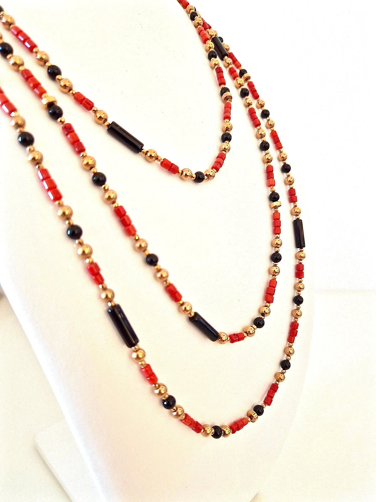 Collana Chanellina Corallo e Agata nera